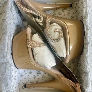 BRAND NEW Jonathan Kayne ‘Stardom’ 5” Heels, size 8.5